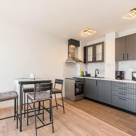 Sunny Ap & Parking 5min From The * Warna