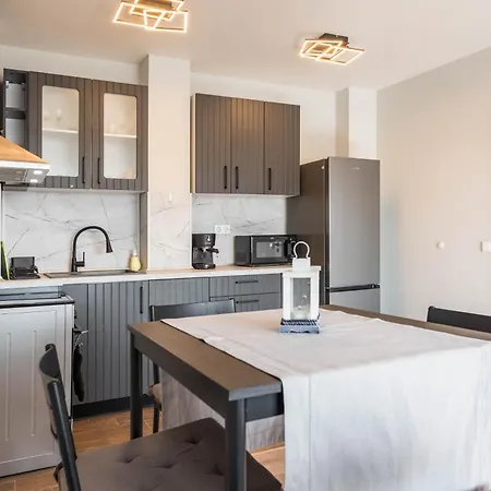 Sunny Ap & Parking 5min From The Apartament *