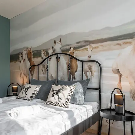 Sunny Ap & Parking 5min From The Apartament