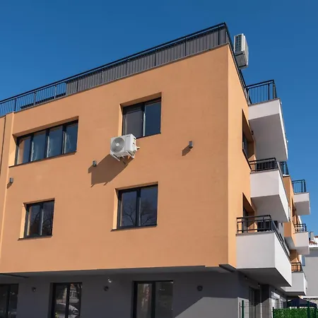 Apartament Sunny Ap & Parking 5min From The