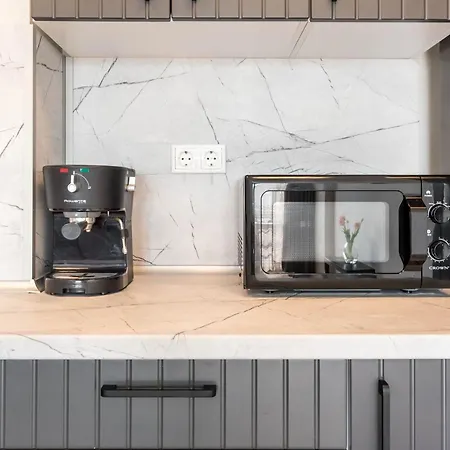 Sunny Ap & Parking 5min From The Apartament *