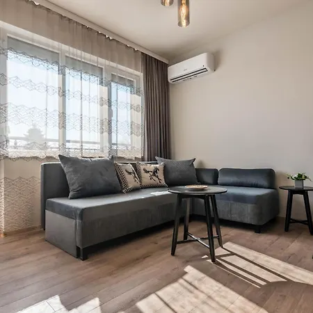 Apartament Sunny Ap & Parking 5min From The